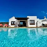 Pilar *